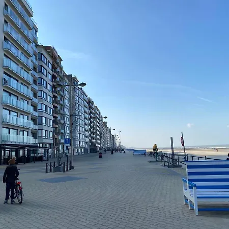 Zonnige Studio Aan De Zeedijk Van Middelkerke.
